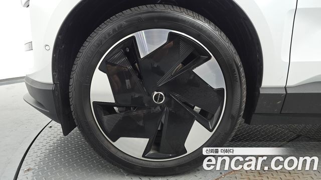 Volvo EX30 из Кореи Encar