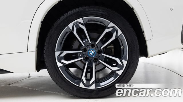 BMW iX1 из Кореи Encar
