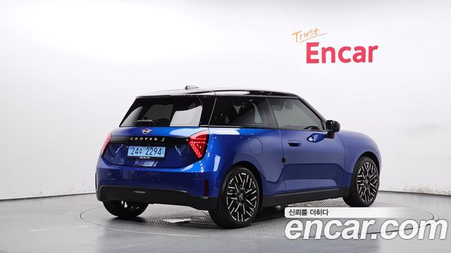 Mini Cooper SE Favoured — пробег 8 765 км — фото 2 из 5