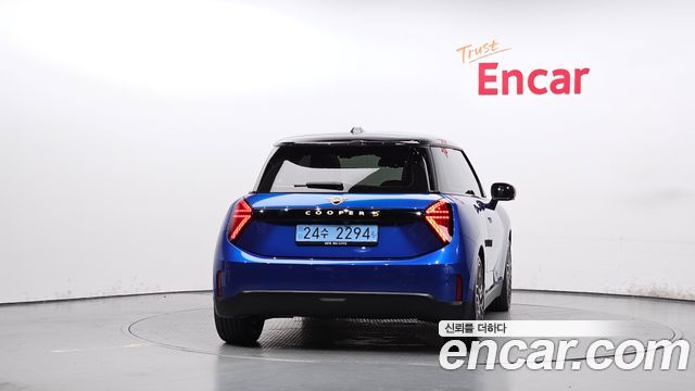 Mini Cooper SE Favoured — пробег 8 765 км — фото 4 из 5