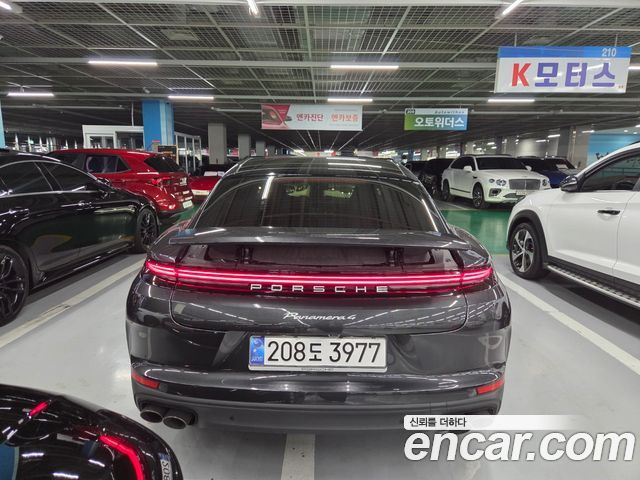 Porsche Panamera 3.0 — пробег 12 124 км — фото 4 из 5