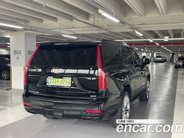 Cadillac Escalade 6.2 Sports Platinum — пробег 15 км — фото 5 из 5