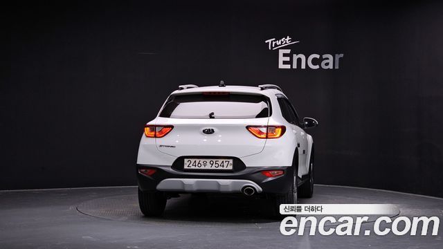 Kia Stonic из Кореи Encar
