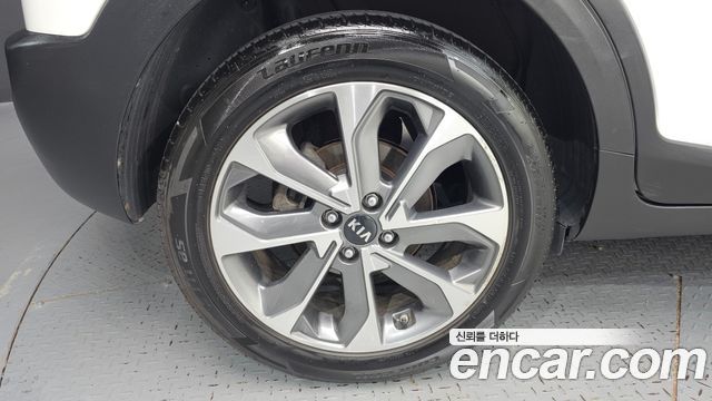 Kia Stonic из Кореи Encar