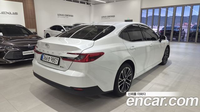 Toyota Camry 2.5 XLE Hybrid — пробег 6 025 км — фото 2 из 5