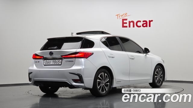 Lexus CT200h из Кореи Encar