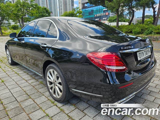 Mercedes-Benz E-Class из Кореи Encar