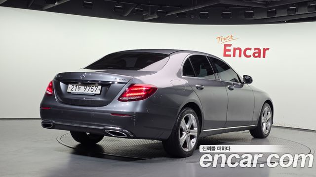 Mercedes-Benz E-Class E220d 4MATIC Avantgarde — пробег 97 671 км — фото 2 из 5