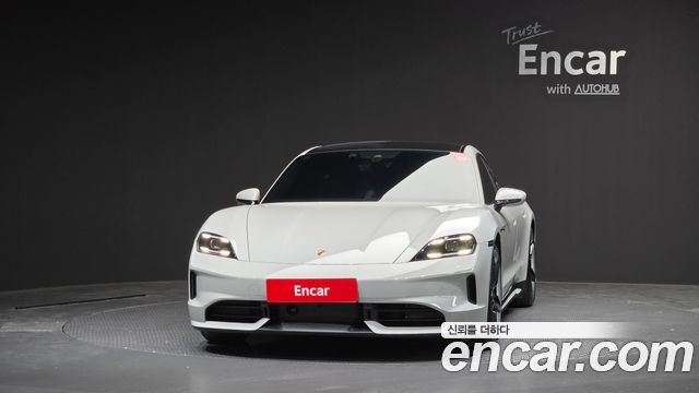 Porsche Taycan Base — пробег 12 315 км — фото 3 из 5