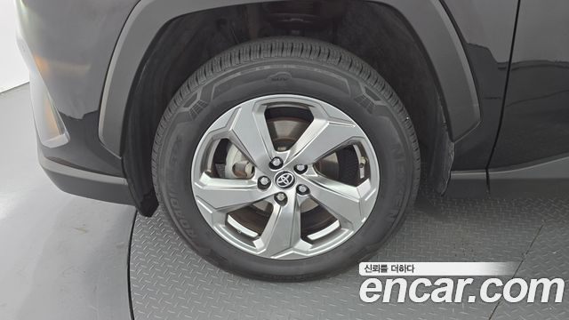 Toyota RAV4 2.5 2WD Hybrid — пробег 106 427 км — фото 5 из 5