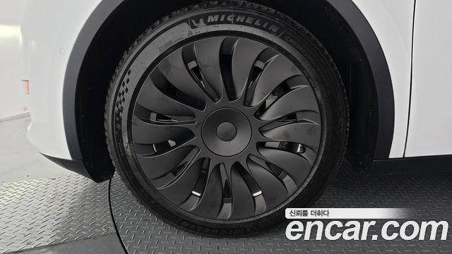 Tesla Model Y Long Range AWD — пробег 35 239 км — фото 5 из 5