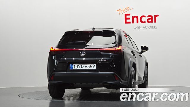 Lexus UX 2.0 2WD — пробег 72 759 км — фото 4 из 5