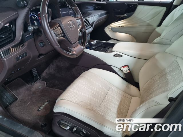 Lexus LS 3.5 Platinum AWD — пробег 67 000 км — фото 5 из 5