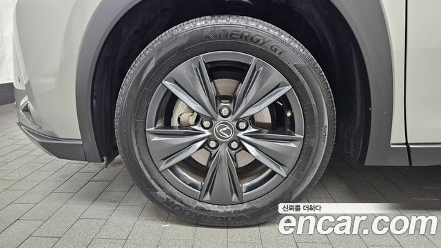 Lexus UX 2.0 2WD — пробег 81 872 км — фото 5 из 5