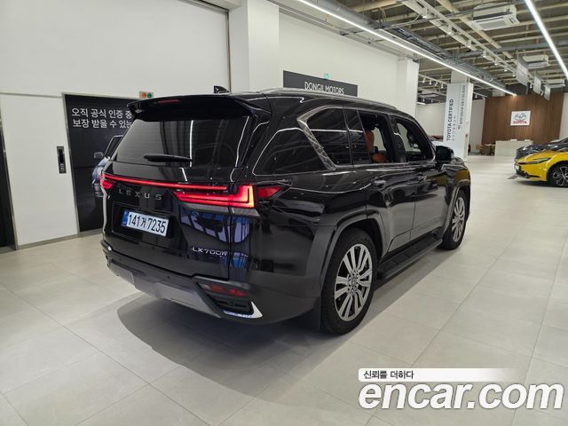 Lexus LX 700h VIP — пробег 2 664 км — фото 2 из 5
