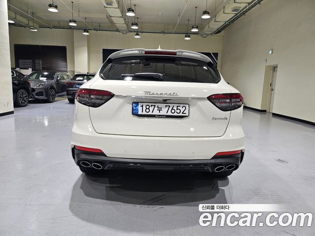 Maserati Levante из Кореи Encar