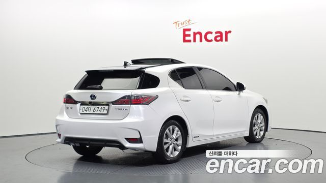 Lexus CT200h 1.8 Supreme ZWA10 — пробег 139 410 км — фото 2 из 5