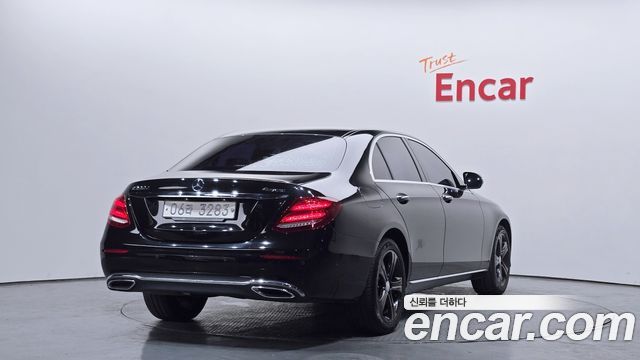Mercedes-Benz E-Class E220d 4MATIC Avantgarde — пробег 69 858 км — фото 2 из 5