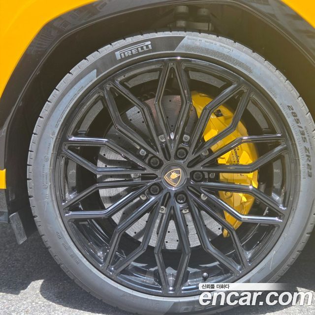 Lamborghini Urus из Кореи Encar