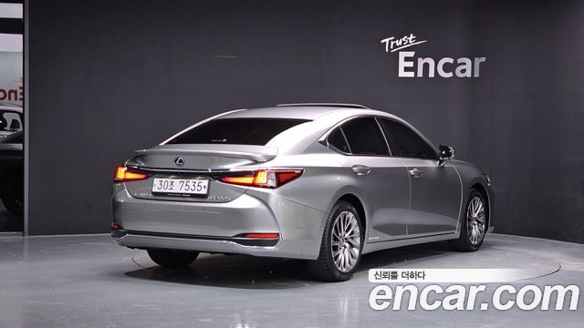 Lexus ES Executive — пробег 61 276 км — фото 2 из 5