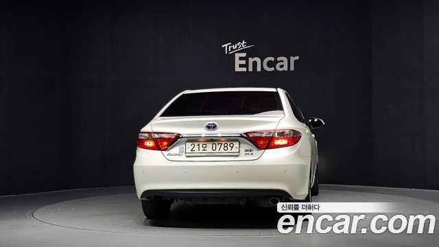 Toyota Camry Hybrid XLE — пробег 109 567 км — фото 4 из 5