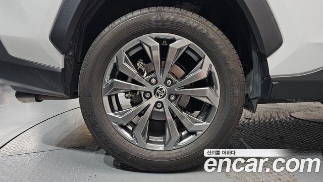 Toyota RAV4 2,5 4WD Hybrid LTD — пробег 18 546 км — фото 5 из 5