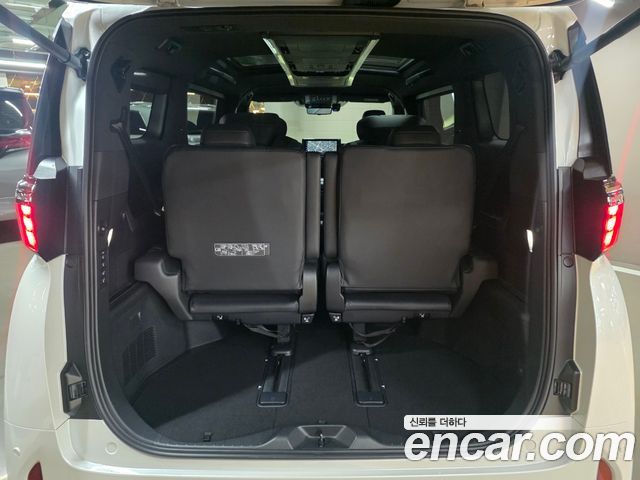 Toyota Alphard 2.5 HEV Executive AWD — пробег 7 615 км — фото 5 из 5
