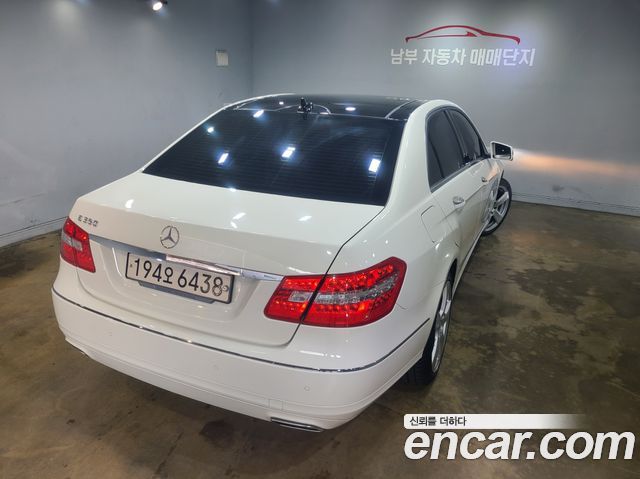 Mercedes-Benz E-Class E350 — пробег 71 000 км — фото 5 из 5