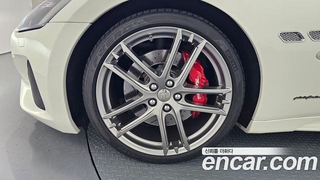 Maserati GranTurismo из Кореи Encar