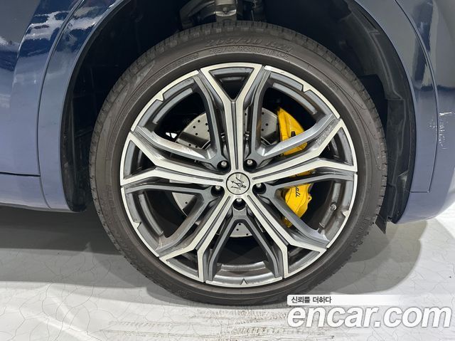 Maserati Levante из Кореи Encar