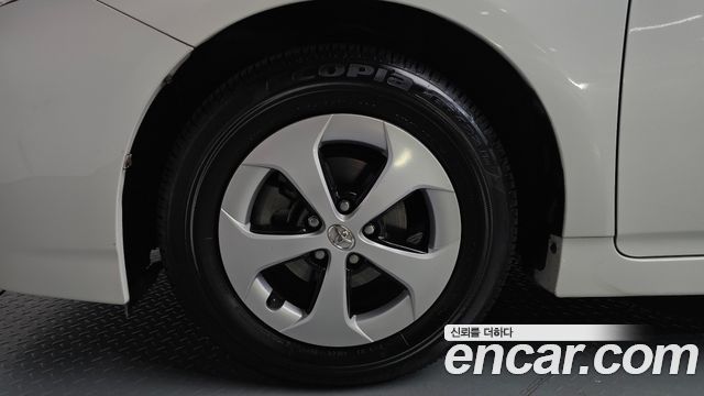 Toyota Prius из Кореи Encar