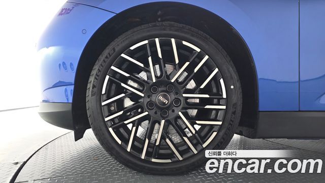 Mini Cooper SE Favoured — пробег 9 857 км — фото 5 из 5