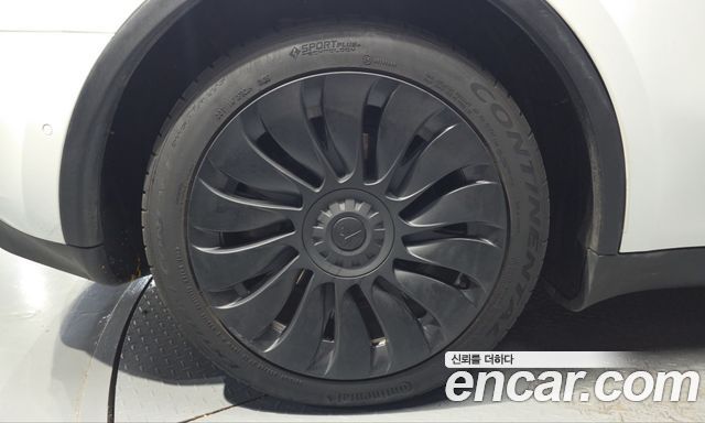 Tesla Model Y Standard Range RWD — пробег 79 269 км — фото 5 из 5